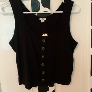 Brand new button tank top